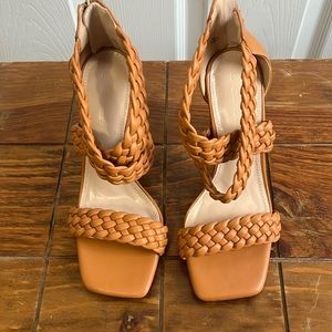 Ermonn chunky heeled sandal, crossover ankle strap